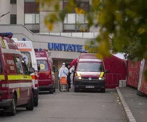 Aproape 5.000 de noi cazuri și peste 300 de decese COVID. Numărul pacienților de la ATI, în scădere