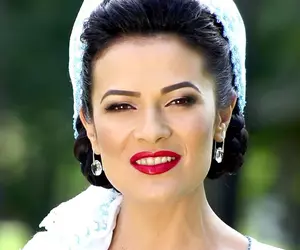Imagini cu vila de la țară a Olguței Berbec. Conacul artistei de muzică populară impresionează prin aspectul elegant