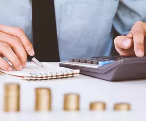 Filozofia „Black Friday”: în piață toți fură, dar nu e drept să taxăm! De ce taxarea înseamnă oxigen în spital și școli mai bune