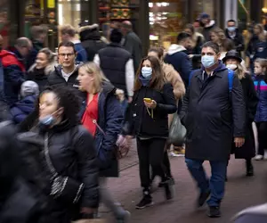 Lockdown de trei săptămâni în Olanda, după ce numărul de infecții a ajuns la peste 16.000 de cazuri pe zi. Ce restricții intră în vigoare de sâmbătă