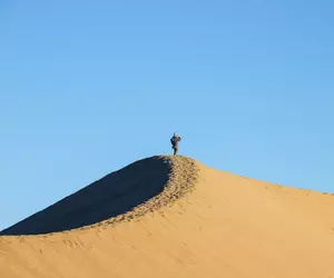 Un turist s-a ales cu arsuri de gradul III după ce a mers desculţ pe dunele de nisip din Valea Morţii 