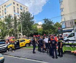 Un bărbat beat şi fără permis a furat o maşină şi a făcut 4 accidente, în București. Individul, internat la Spitalul de Psihiatrie „Obregia” 