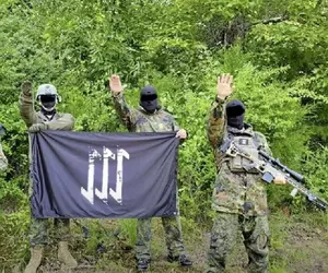 Gruparea neonazistă The Base, fondată de un american care se ascunde în Rusia, a fost inclusă pe lista UE a organizațiilor teroriste 