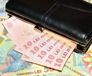 Data plății pensiilor se schimbă în luna iulie 2026. Când primesc românii banii