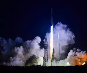 Rivalitatea dintre Jeff Bezos și Elon Musk continuă după ce proprietarul Amazon a lansat cu succes pe orbită racheta comercială Blue Origin New Glenn