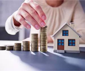 Trucul la care pot apela românii pentru a-și scădea ratele la creditele imobiliare, după creșterea dobânzilor