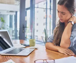 După moartea Ștefaniei Szabo, mii de români cer Legea Burnout: Câți mai trebuie să murim? România cere acțiune, nu compasiune