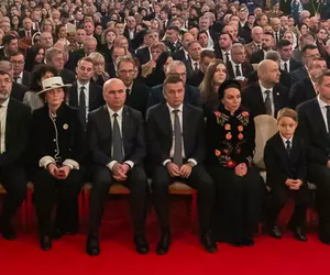 România junk: impotență politică și orgii financiare