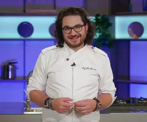 Rețeta reinterpretată de plăcintă cu dovleac a lui Florin Dumitrescu. Este ideală pentru Halloween și pentru toamnă