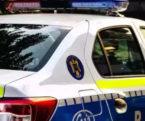 Vecinii au sunat la 112 să anunțe că se prelinge sânge la geamul unui apartament din Ploiești. Când au ajuns, polițiștii au descoperit tragedia