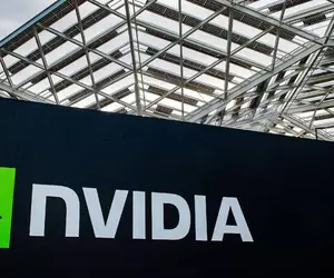 Nvidia, aproape de valoarea record de 5 trilioane de dolari, boomul cipurilor AI alimentează creșterea