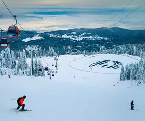 Prețuri mai mari pentru iubitorii sporturilor de iarnă la Poiana Brașov