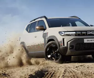 Câți bani pierzi după un an dacă iei mașină nouă din showroom. Analiză de la Dacia Duster, la Mercedes S-Class și BYD
