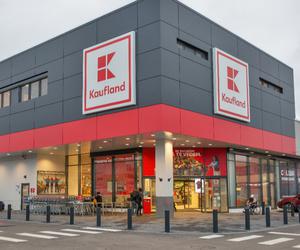 Cât câștigă „în mână” un lucrător comercial și un șef de raion la Kaufland în 2026. Compania face angajări în România
