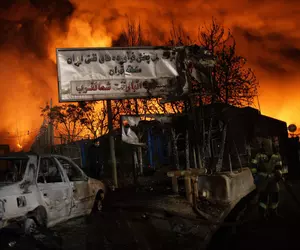 Teheranul, acoperit de fum toxic după ce multiple depozite de petrol au fost bombardate: „E apocaliptic”