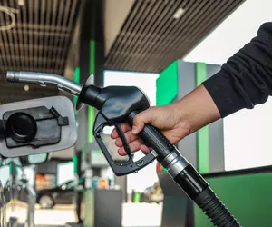 Un bărbat din Gorj a fost refuzat de trei benzinării când a vrut să plătească cu ajutorul de la stat