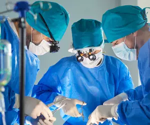 Cum s-a rupt acul într-un pacient operat la Galați: „Nu se dădea Prince, se dădea Michael Jackson. Făcea moonwalk pe lângă pensă”