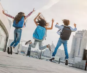 Câte zile libere legale mai au elevii până la vacanța de vară și ce weekenduri vor fi prelungite