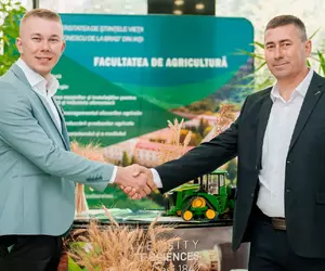Tată și fiu fac echipă la o fermă din Bacău și au dat lovitura cu o cultură care nu are nevoie de irigații