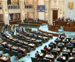 Politica săracului cu Gucci. Armata „quality” a lui Bolojan. AUR fără Georgescu ce e?