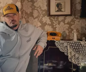 Noi imagini cu Puya la țară. Cum arată curtea și casa renovată: „Costă foarte puțin”