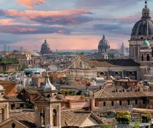 Grecia nu va mai fi „campioana datoriilor” din zona euro. Țara care îi ia locul în 2026