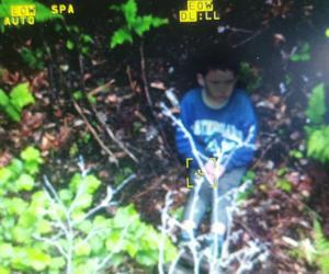 Alexandru, copilul de 5 ani din Sibiu, salvat după două zile de căutări, are pneumonie și mușcături de căpușe