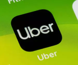 Uber introduce „Travel Mode”, un nou serviciu care le permite turiștilor să rezerve hoteluri direct din aplicația de ride-sharing