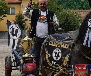 Un suporter din Cluj a plecat cu căruța la finala Cupei de la Sibiu: „O să ajungem după vreo 7 ore, plouă torențial”