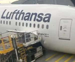 Mai mulți răniți pe aeroportul din Frankfurt după ruperea trenului de aterizare al unui avion, înainte de îmbarcare