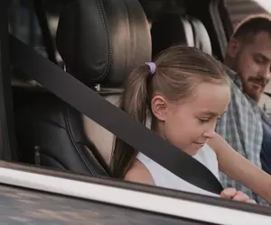 Cine este obligat să poarte centura de siguranță. Amenda pentru cei care nu respectă regula e de 405 sau 607,5 lei