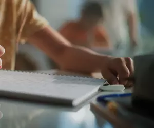Zece probleme pe care școala românească le reciclează la nesfârșit, indiferent de ministru și reformă