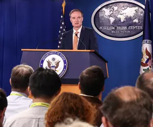 Michael Carpenter, fost înalt oficial la Casa Albă și Pentagon: „Campaniile de pe rețelele sociale amplificate de Kremlin au profitat de incidentele cu drone pentru a promova o narațiune conform căreia România ar trebui pur și simplu să caute un compromis cu Rusia” EXCLUSIV
