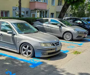 Șoferii care parchează în Brașov riscă amenzi de până la 10.000 de lei. Regula strictă care te lasă fără mașină