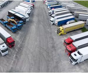 Șoferii de TIR află acum, în timp real, unde găsesc locuri de parcare libere pe autostrăzi, în Germania