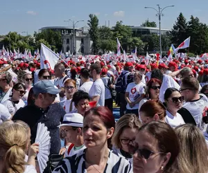 Ultima formă a legii salarizării: sporuri pentru profesorii cu 30 de ani vechime și transferuri distincte pentru Sănătate