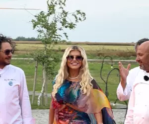 Loredana a ajuns cu elicopterul la un eveniment: „Era cât pe ce să aterizăm la mănăstire”