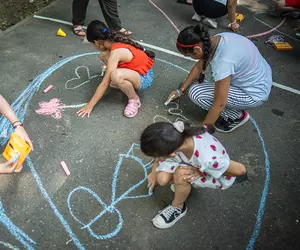Iarina Taban, fondatoarea Ajungem Mari, cel mai important program educațional dedicat copiilor instituționalizați din România: „Voluntarii noștri nu schimbă vieți printr-un gest spectaculos, ci prin faptul că revin”