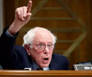 „Opriți dezvoltarea AI. Nu este prea târziu să evităm dezastrul!”. Senatorul Bernie Sanders îi avertiează pe Mark Zuckerberg și Sam Altman