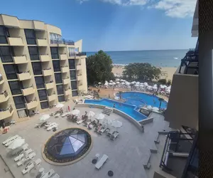 O familie de români a plătit 1.450 de euro pentru o vacanță la un hotel de 4 stele din Bulgaria: „Am primit niște ventilatoare… la 4 stele, deloc ieftin!”