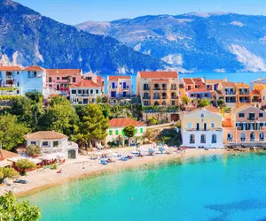 Insula care a fost declarată cea mai frumoasă din Grecia în 2026: mulți români o aleg ca destinație de vacanță
