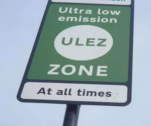 Noul Cod al Urbanismului prevede restricții pentru mașinile poluante: consiliile locale au 12 luni să stabilească zonele cu emisii zero și emisii scăzute