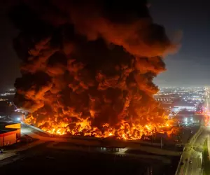 Incendiu uriaș la o uzină chimică din Chile. Au fost explozii, iar flăcările au avut peste 15 metri