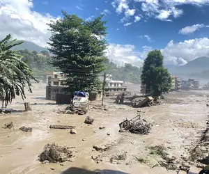 400 de turiști sunt dați dispăruți în Nepal după o viitură devastatoare. Cel puțin 17 oameni au murit I VIDEO