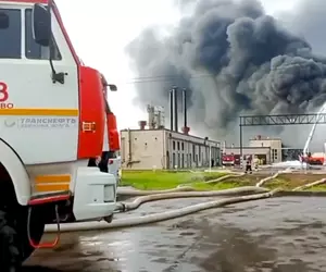 Lukoil și-a închis toate marile rafinării din Rusia din cauza atacurilor cu drone, în timp ce rușii nu mai pot cumpăra benzina lor preferată