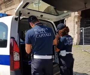 Un român care vindea postere și vederi lângă Colosseum a fost arestat