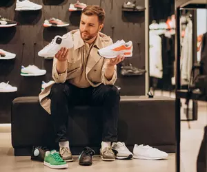 Cultura Sneakerheads: cum să-ți construiești și să-ți îngrijești o colecție de adidași iconici
