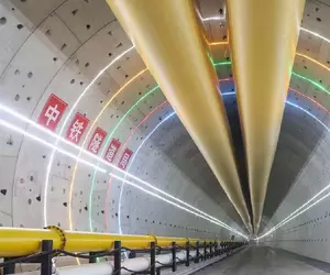A fost străpuns un tunel feroviar spectaculos pe sub fluviul Yangtze: peste 11 kilometri forați pentru trenuri de 350 km/h