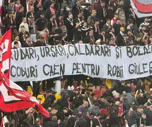 Se putea și mai rău! Bannerele rasiste ale dinamoviștilor interzise la derby