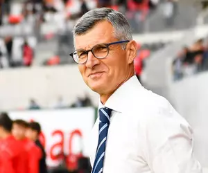 Ioan Ovidiu Sabău a fost prezentat de Farul. Salariu de top în Superliga